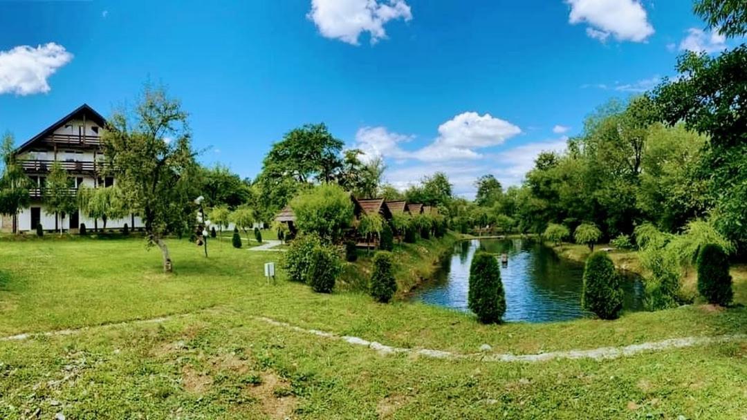 Pastravaria Alina Sirbi Bagian luar foto