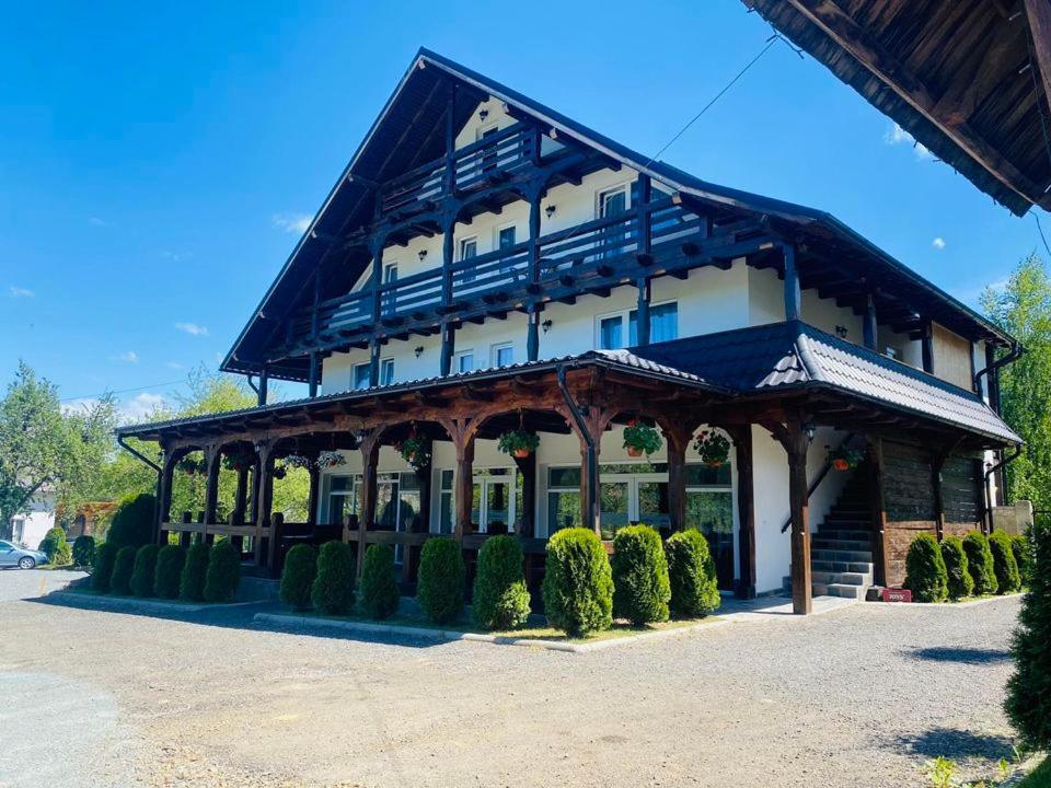 Pastravaria Alina Sirbi Bagian luar foto